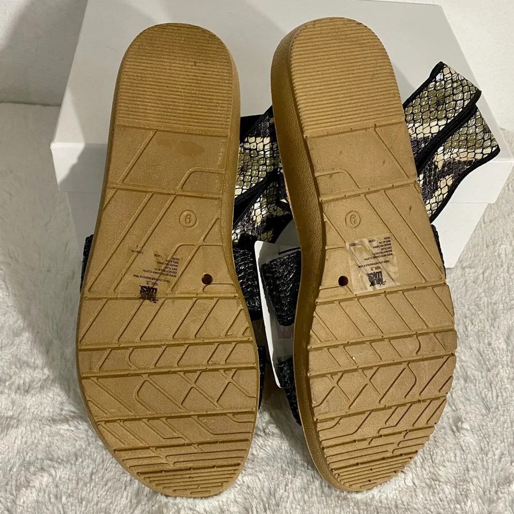 NEW Muk Luks About Me Ankle Strap Sandals Women’s Size 9 Black Snakeskin Print